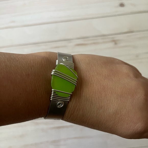 Silver and Green Stone Bracelet and Earring Set - Picture 2 of 4